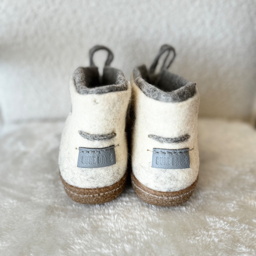 Felted wool women boots slippers with laces. Ankle booties. - Picture 10 of 16